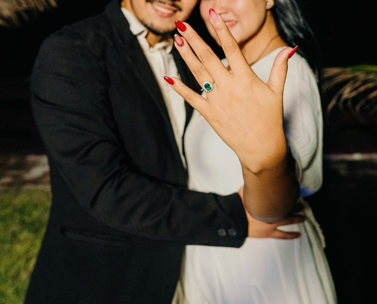 El anillo de compromiso de Isabel